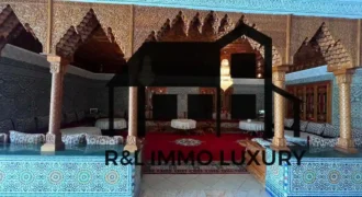 🕌 À Vendre : Riad de Luxe avec Potentiel de Développement – Route de Chrifiya, Marrakech
